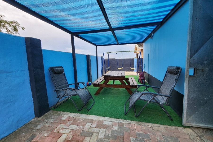 8 Bedroom Property for Sale in Wavecrest Eastern Cape